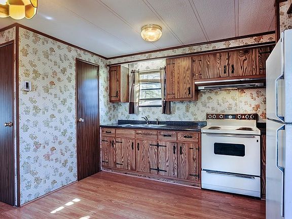 5th image of 33 Silver Birch Ln