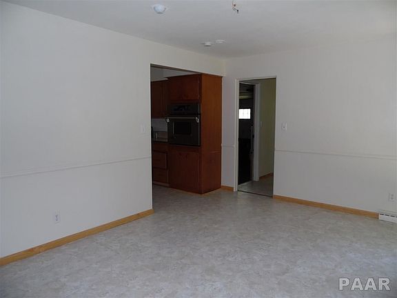 4th image of 3608 N Woodbine Ter