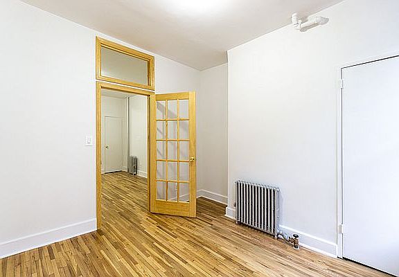 3rd image of 337 E 6th St APT 4