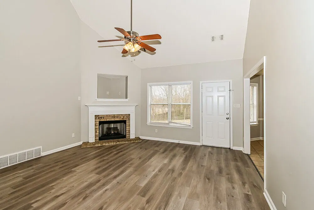 3 bed, 2.0 bath, 2927 sqft, $3,340 — Photo 4