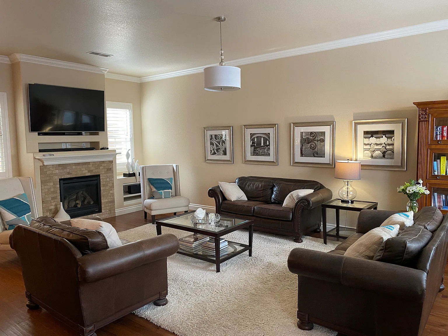 3 bed, 2.5 bath, 2292 sqft, $3,450 — Photo 3