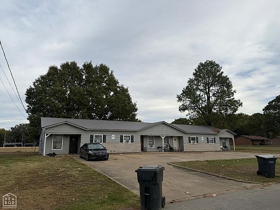 3rd image of 400 Roseclair