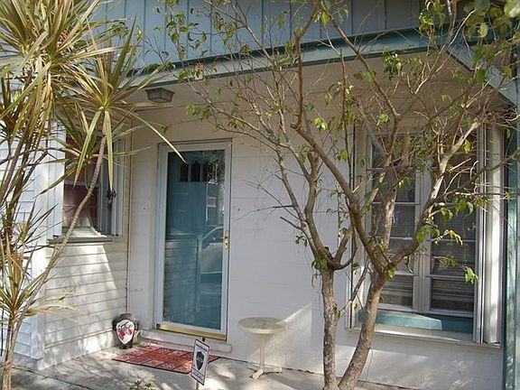 3rd image of 2404 18th Ave W