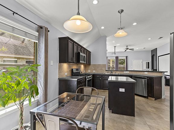 3rd image of 6147 Galloway Ln