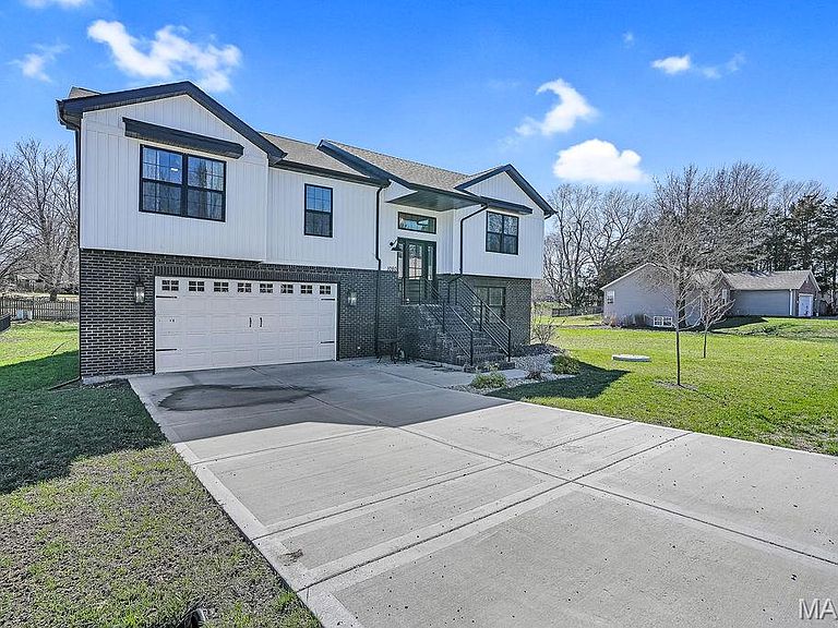 Listing photo 3