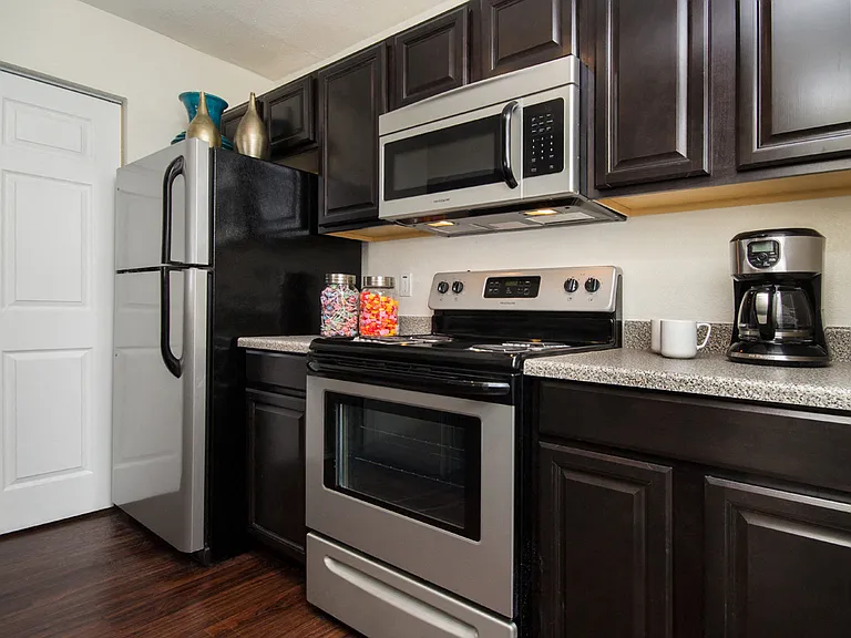 Dover Farms Apartments — Photo 16