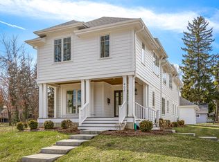 402 S River Ln, Geneva, IL