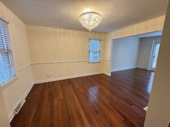 5th image of 602 Fairington Dr
