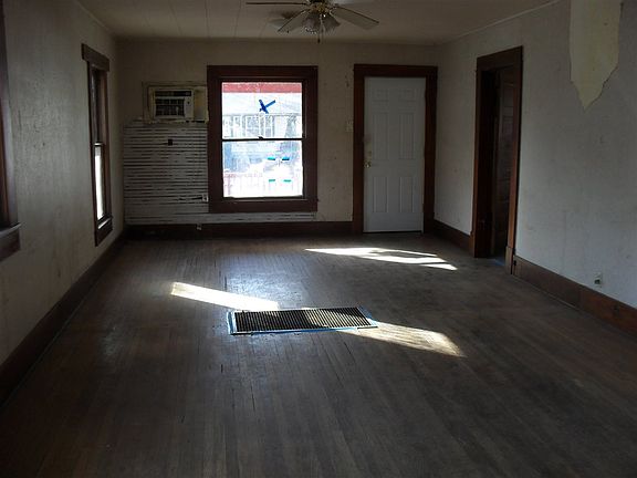 2nd image of 914 E 15th Ave