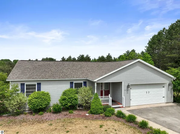 3745 Torrey Pines Dr, Kingsley, MI 49649