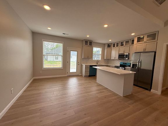 3rd image of 468 Pinehurst Way