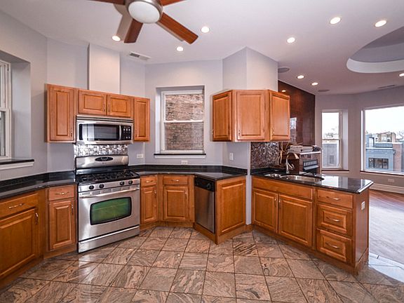 5th image of 1437 N Washtenaw Ave APT 3