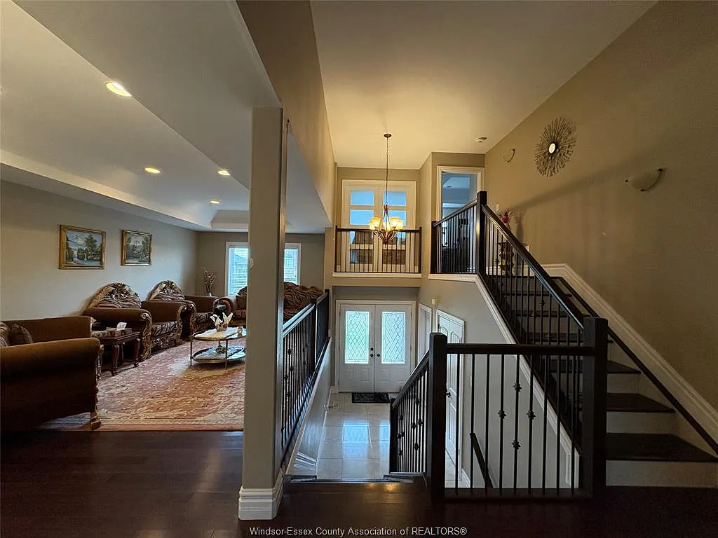 5 bed, $3,500 — Photo 2