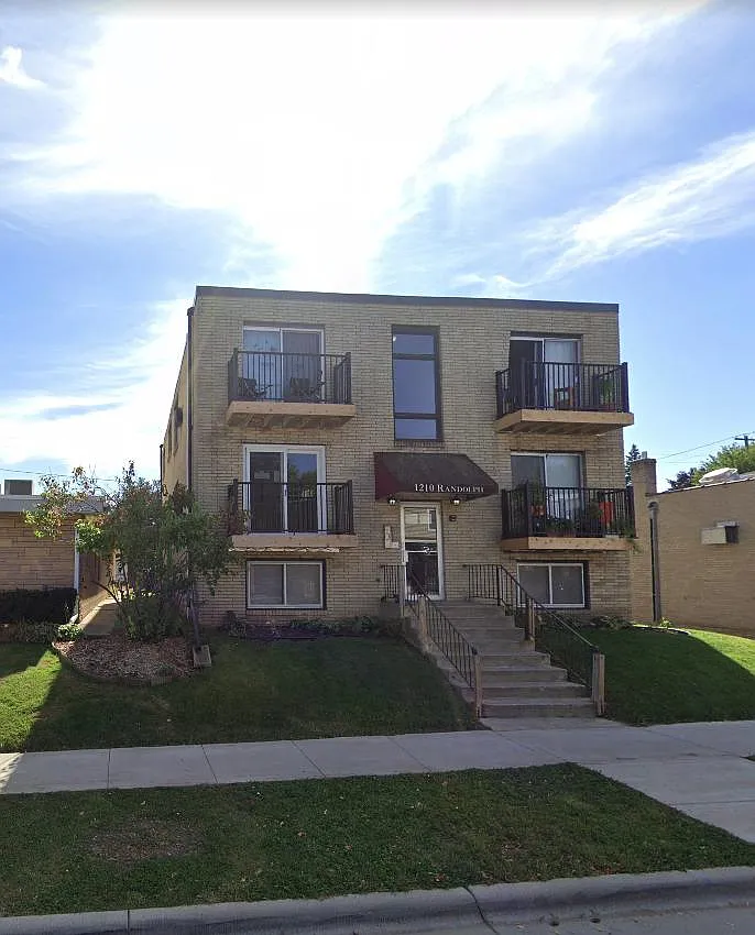 2 bed, 855 sqft, $1,300 — Photo 1
