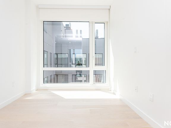4th image of 131 Concord St #Penthouse 13