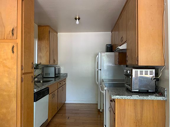 4th image of 169 Waverley St APT D