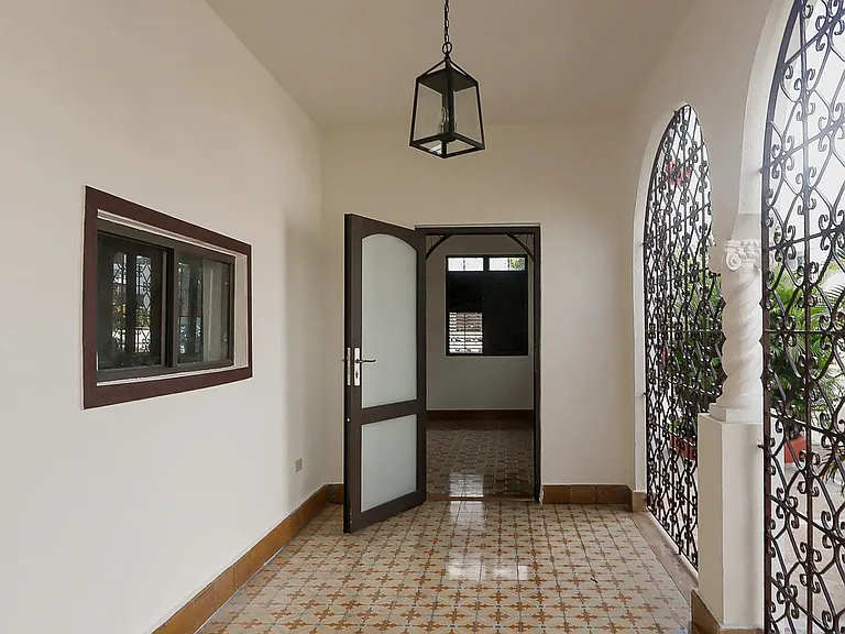423 Calle R — Photo 2
