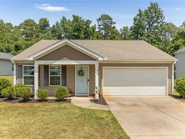 237 Spirit Dr, Roebuck, SC 29376