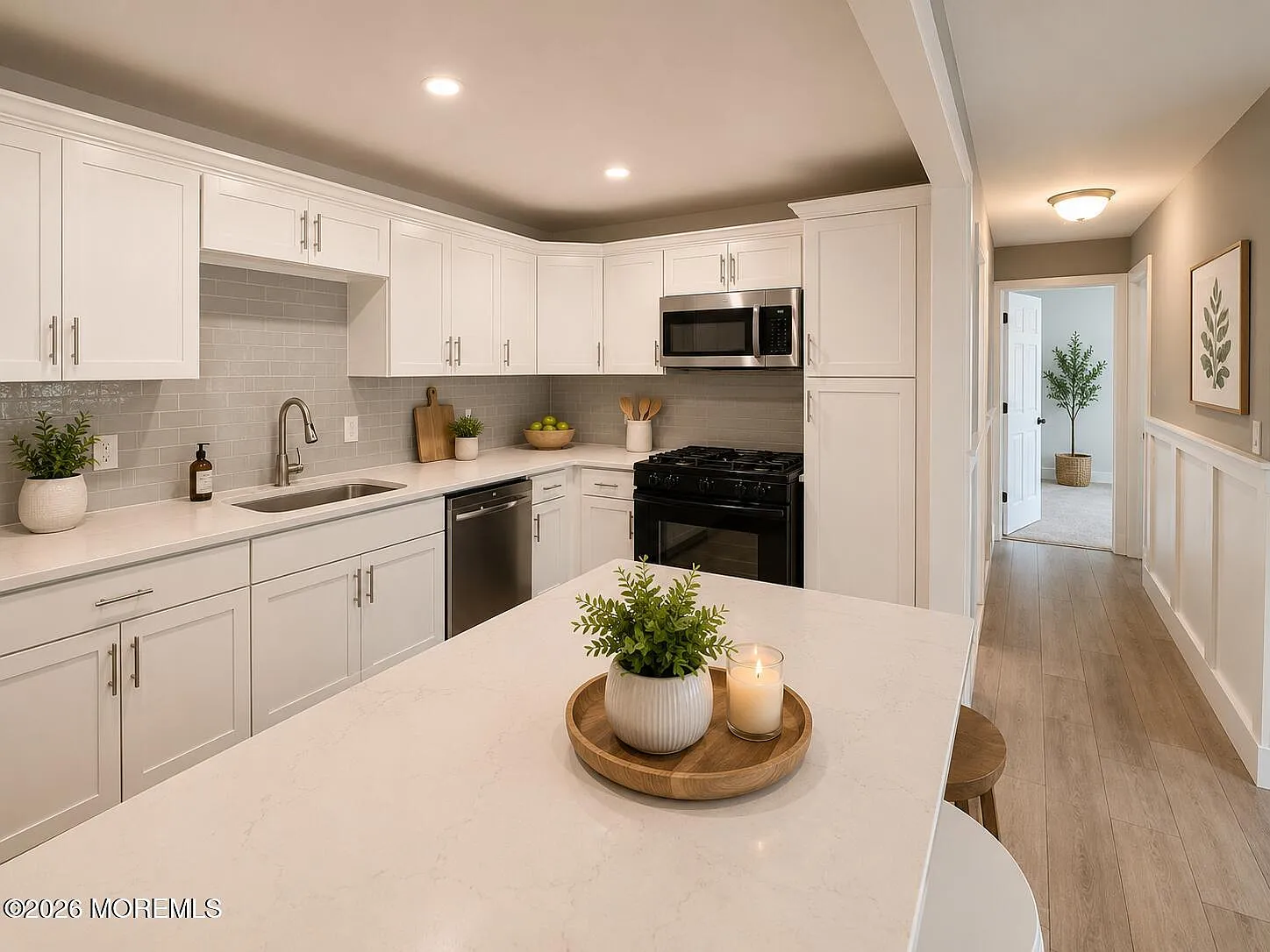 2 bed, 881 sqft, $1,800 — Photo 1