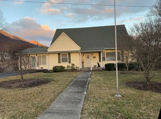 18 E 21st St N, Big Stone Gap, VA 24219