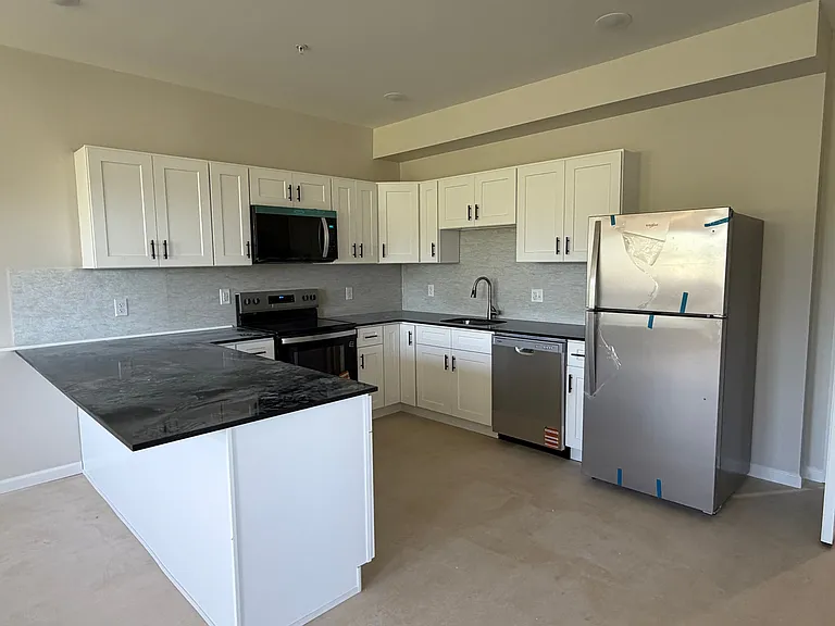3900 Roland Ave — Photo 8