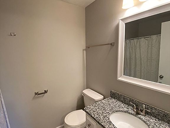 5th image of 919 W 2nd St #16