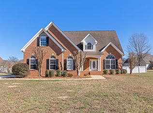 8429 Streamside Dr, Ooltewah, TN 37363