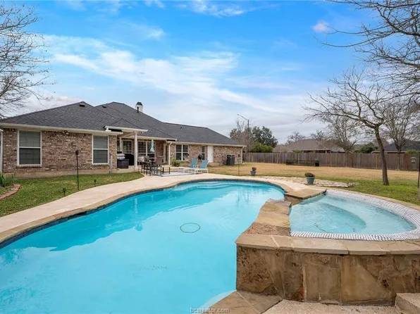 701 Royal Adelade Dr, College Station, TX 77845