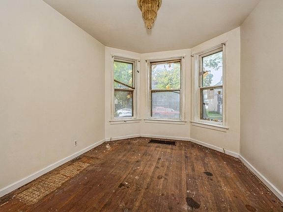 3rd image of 7431 S Saint Lawrence Ave