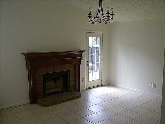 5th image of 2788 Donner Ave