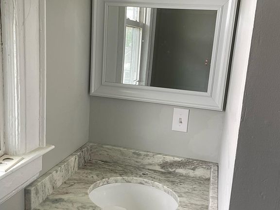 3rd image of 224 Bradford St
