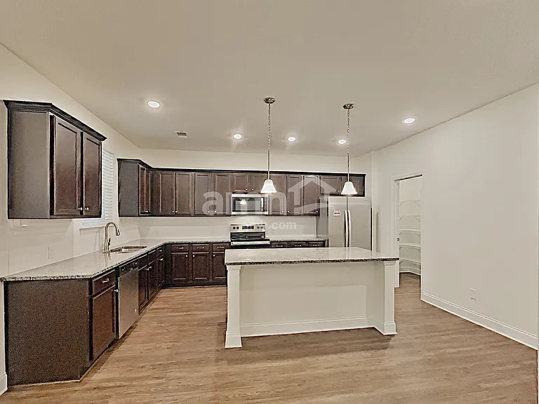 331 Elmhurst Dr — Photo 9