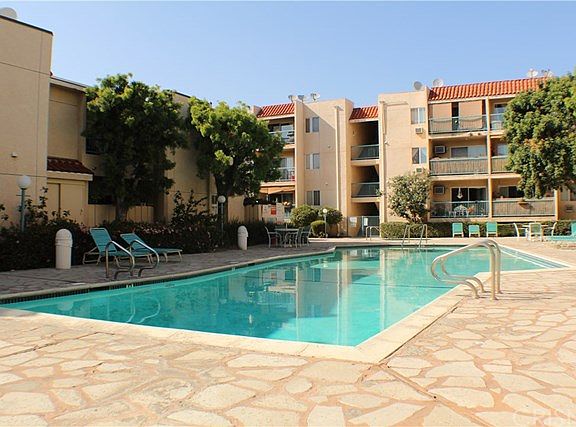 3rd image of 18307 Burbank Blvd Unit 42