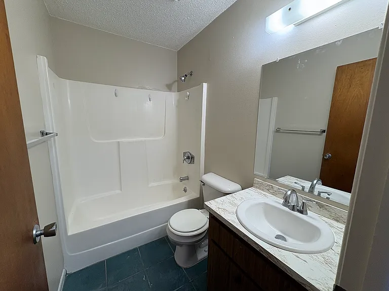 20015 Suncrest Dr — Photo 10