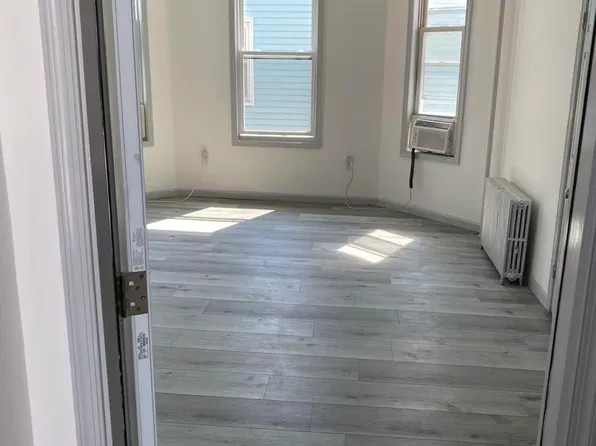 124 Winfield Avenue image 18 of 19