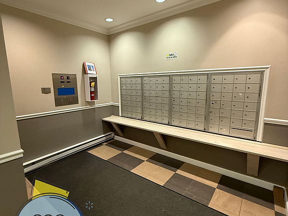 5th image of 732 W Bittersweet Pl APT 303
