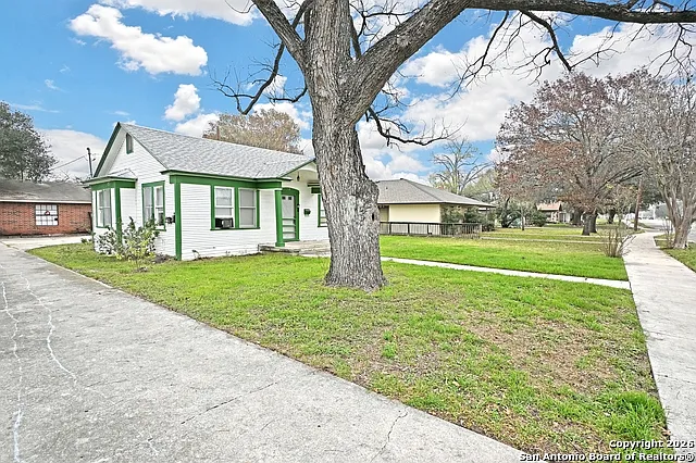 Building Photo - 968 E Cedar St #100
