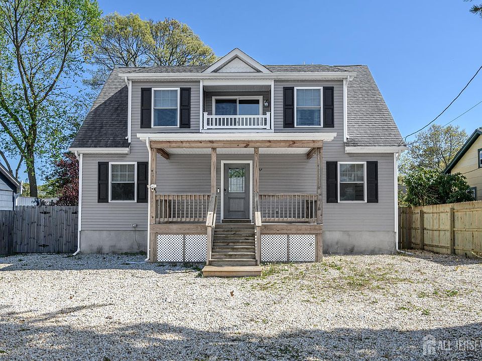 1st image of 497 Pinecroft Dr