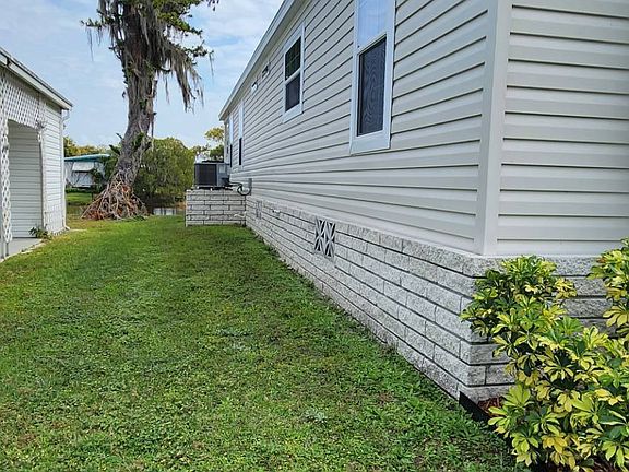 4th image of 5850 Clubhouse Dr #31