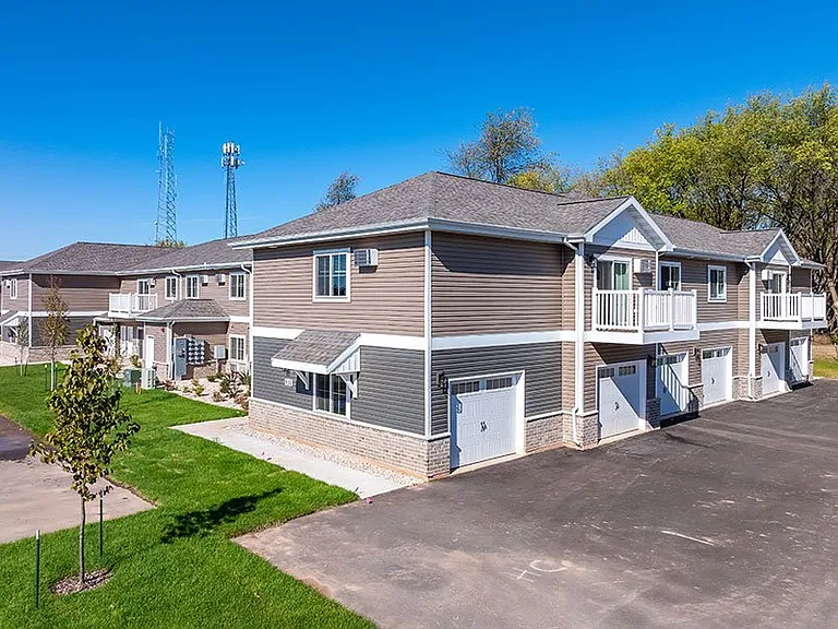 HILLCREST ESTATES — Photo 19