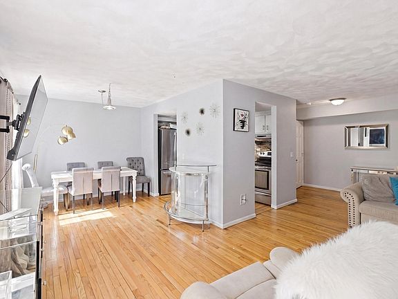 5th image of 112 Lowell St APT 11
