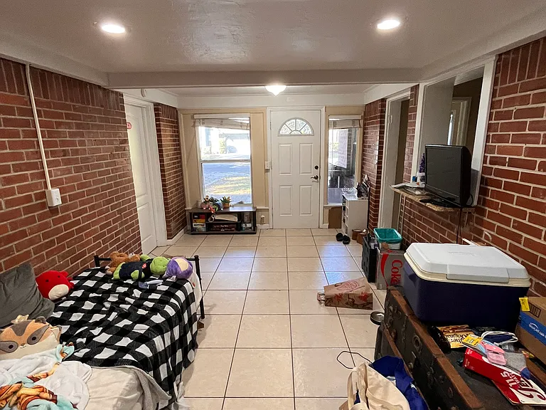 2619 NW 4th Ave — Photo 12