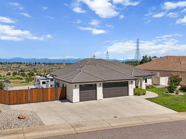 1187 Coggins St, Redding, CA 96003