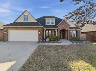 722 W 39th St, Sand Springs, OK 74063