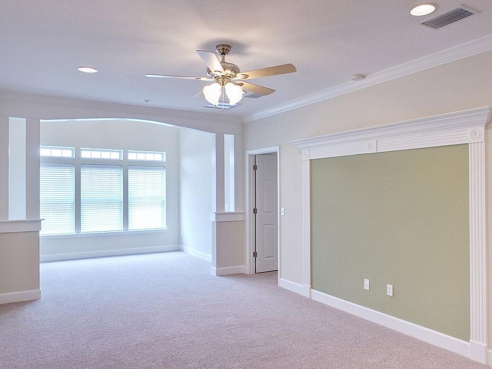 2nd image of 628 SW 10th St APT 307