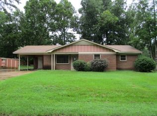 214 W Spring St, Mineral Springs, AR 71851