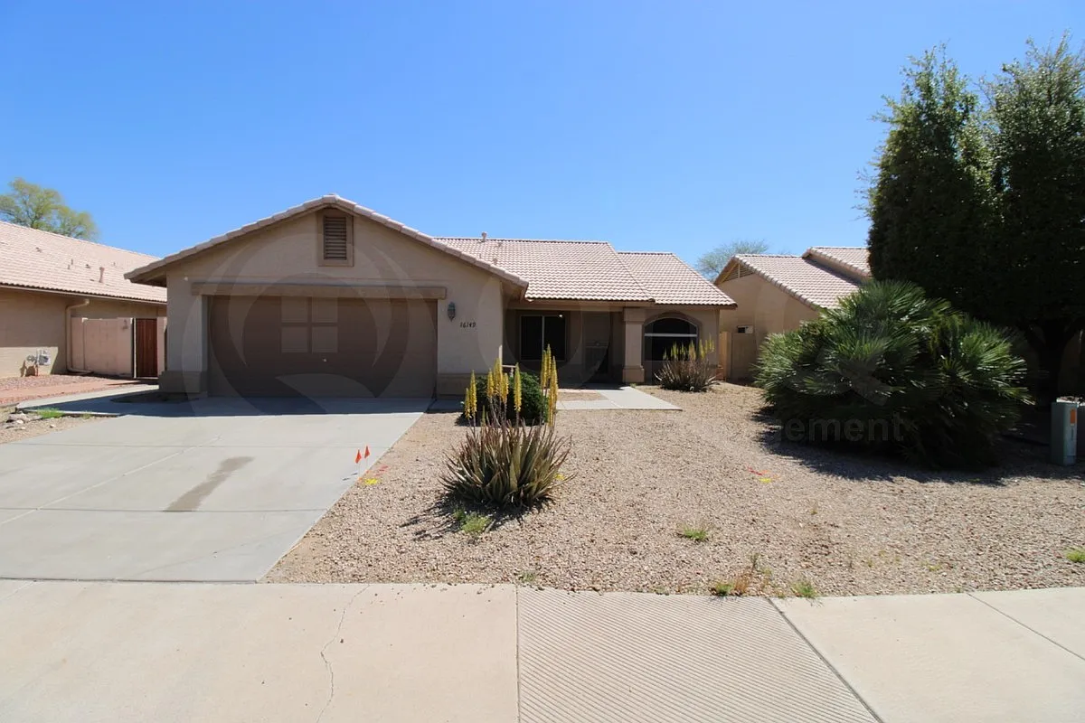 4 bed, 2.0 bath, 1737 sqft, $2,000 — Photo 1