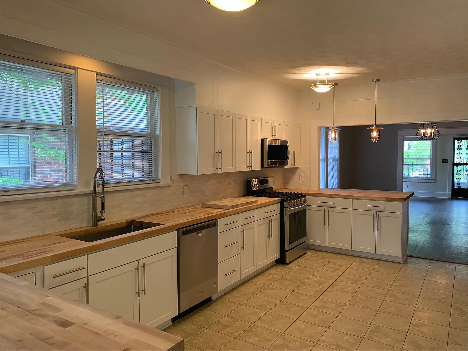 915 Kensington Pl — Photo 3