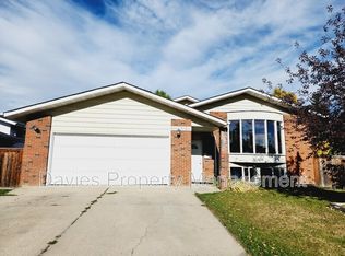 6054 37a Ave NW, Edmonton, AB T6L1H4