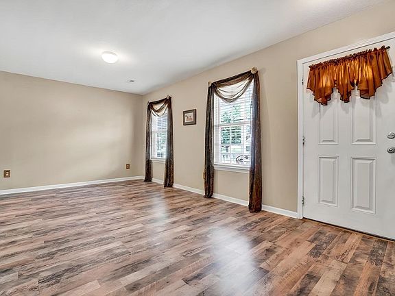 4th image of 11 Granite Woods Way